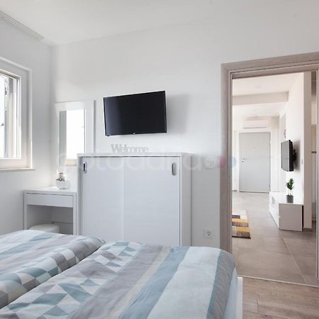 Luxury Apartment Sofia -Free Beach Parking Makarska Exterior photo