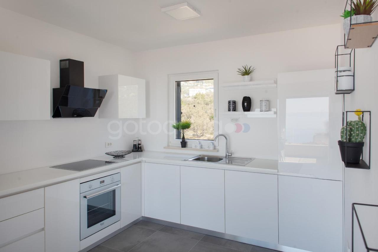 Luxury Apartment Sofia -Free Beach Parking Makarska Exterior photo