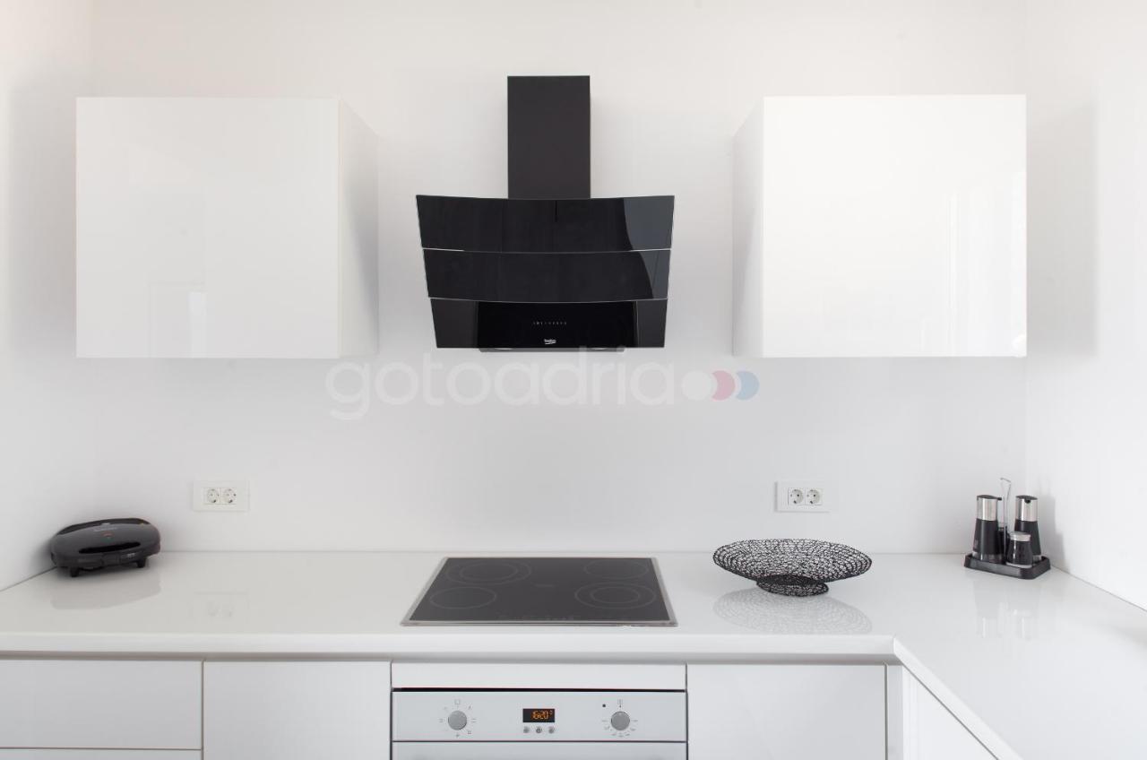 Luxury Apartment Sofia -Free Beach Parking Makarska Exterior photo